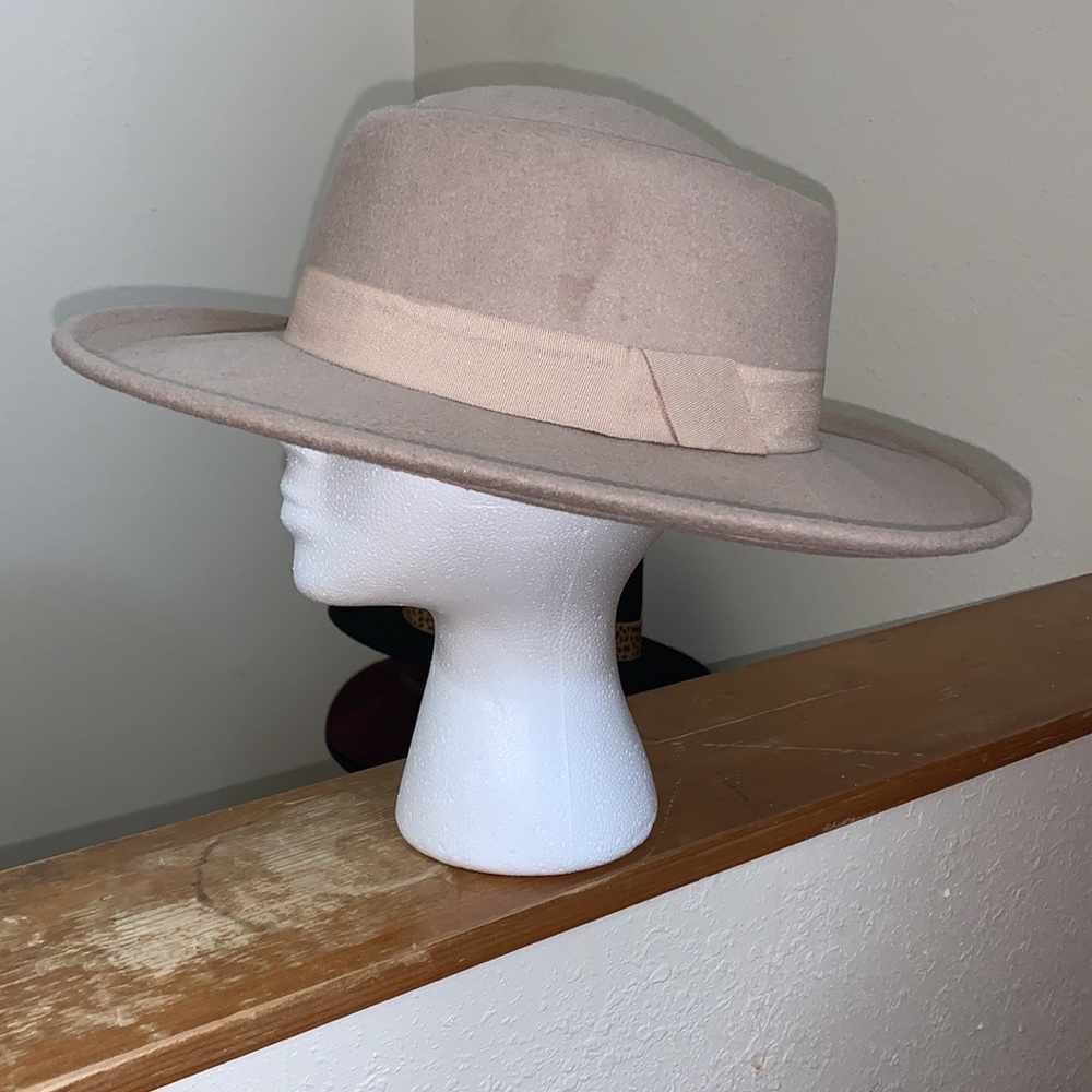 Beige hat - Picture 2 of 2